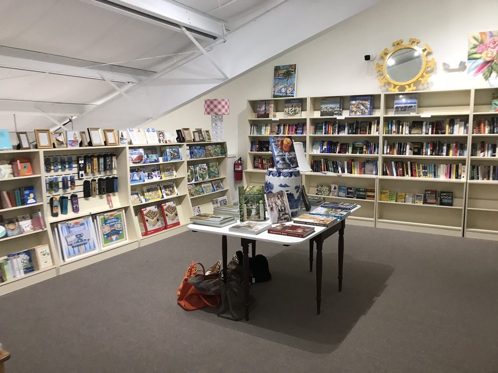 Dee Gee's Gifts and Books