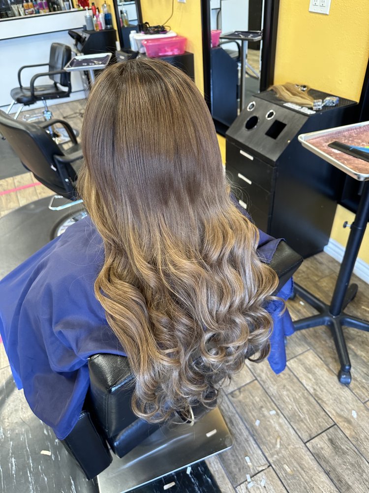 323 Beauty Salon & Barbershop