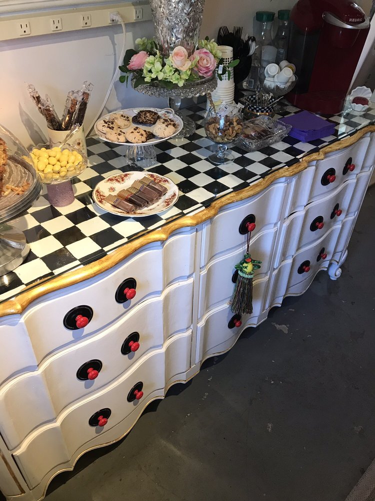 Miss Dallas' Shop