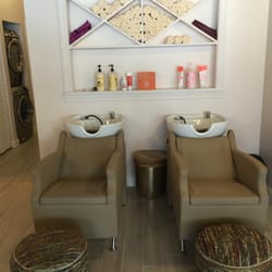 Frizzie Lizzie S Dry Bar Closed 14 Reviews Out Photo Of Frizzie Lizzie S Dry Bar Chicago Il United States