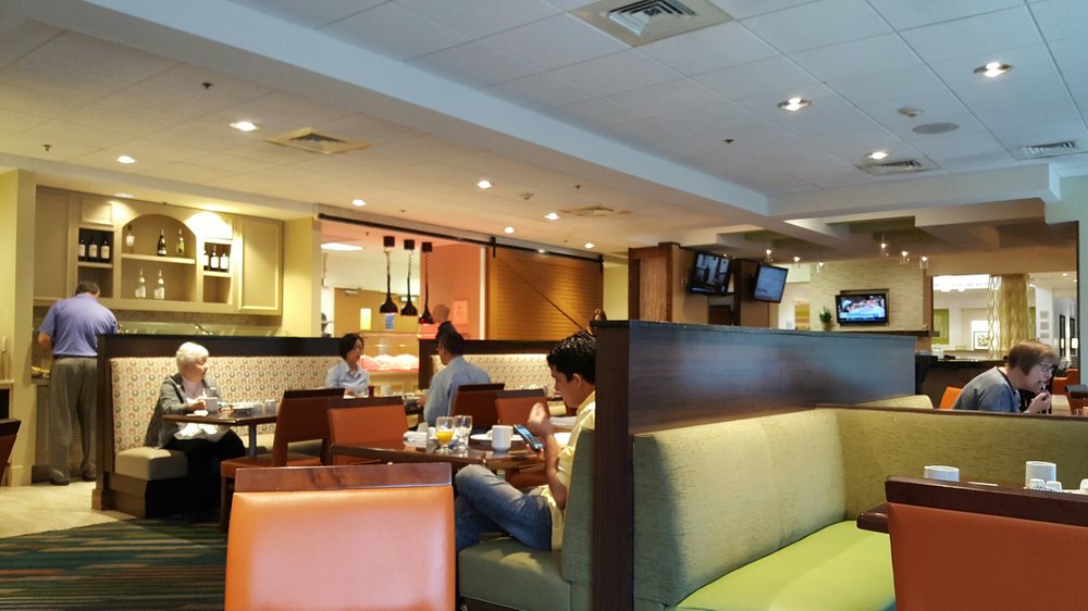 Seating Area At Restaurant Hilton Garden Inn Burlington Yelp Photo Of Hilton Garden Inn Boston Burlington Ma United States