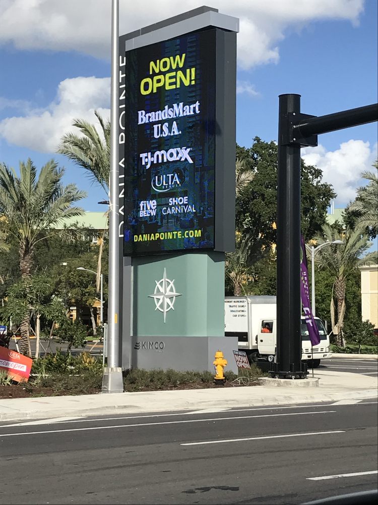 Dania Pointe