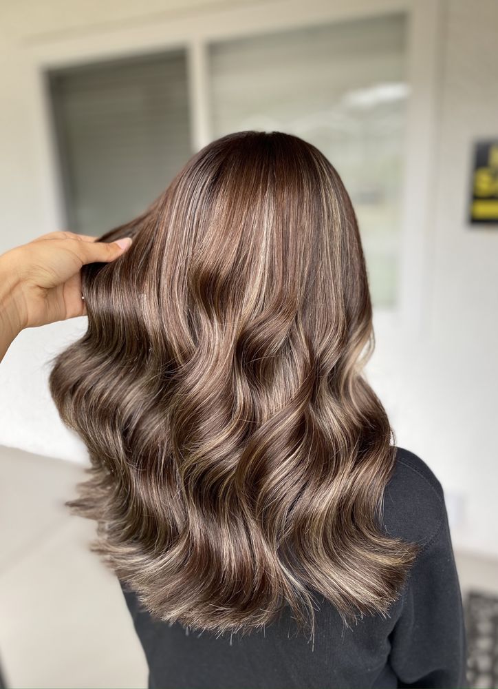 Hairtell Salon