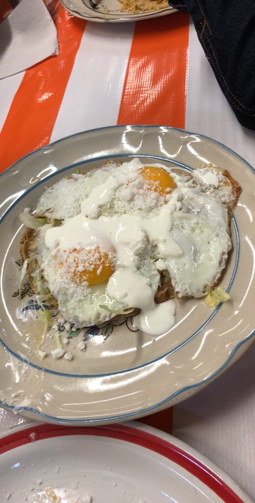 Huaraches y Quesadillas Carmelita Mexican Mercado de Coyoacán Local