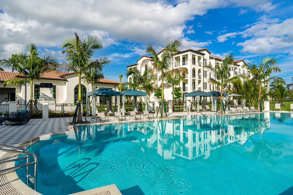 Lago Apartments