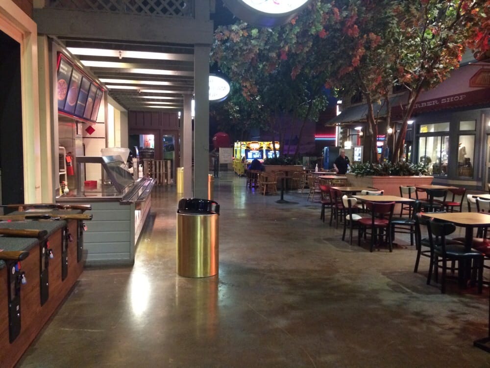 Closed food court (contin.) nothing but bad food service &hellip;