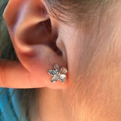 Na Hoku Jewelry 75 5719 A Alii Dr Kailua Kona Hi Phone Photo Of Na Hoku Kailua Kona Hi United States Plumeria Earring