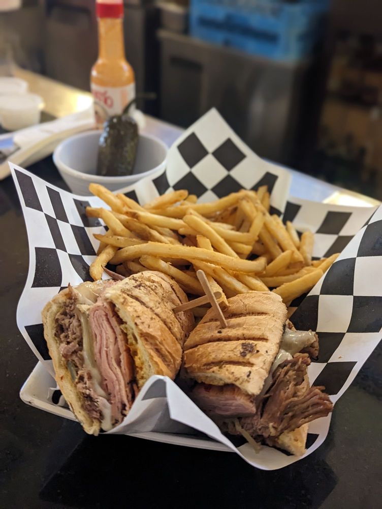 Louie’s On Main