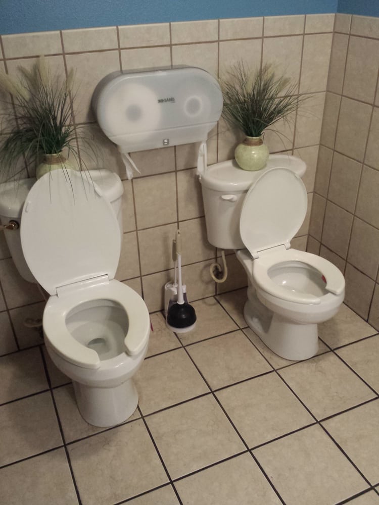 Why Are There Two Toilets Right Next To Each Other With No Photo Of Washington Market Tavern New York Ny United States Two Toilets