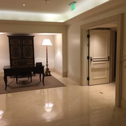 Ten Pound Bar - Beverly Hills, CA, United States. 10£ enter #6