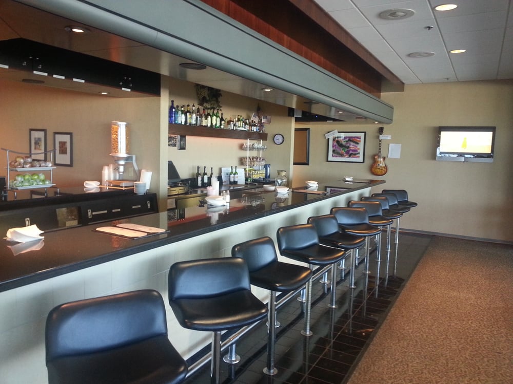 Lounge Review American Airlines Admirals Club BNA