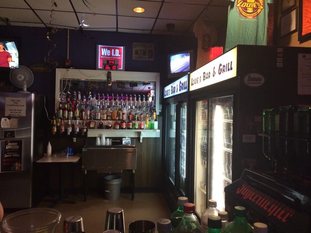 Louies Bar and Grill