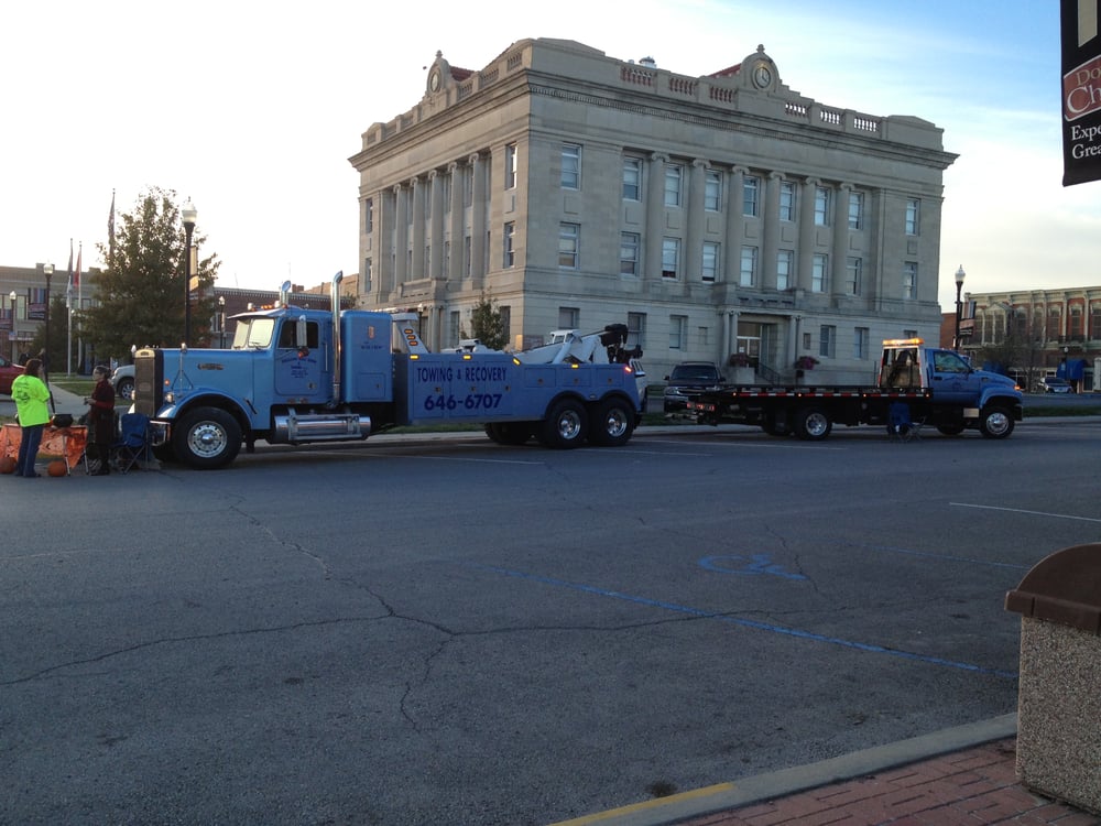 Chillicothe Truck Repair & Towing Towing 14046 Liv 249, Chillicothe