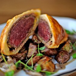 Highlands Nyc 129 Photos 378 Reviews Gastropubs 150 W 10th Beef Wellington