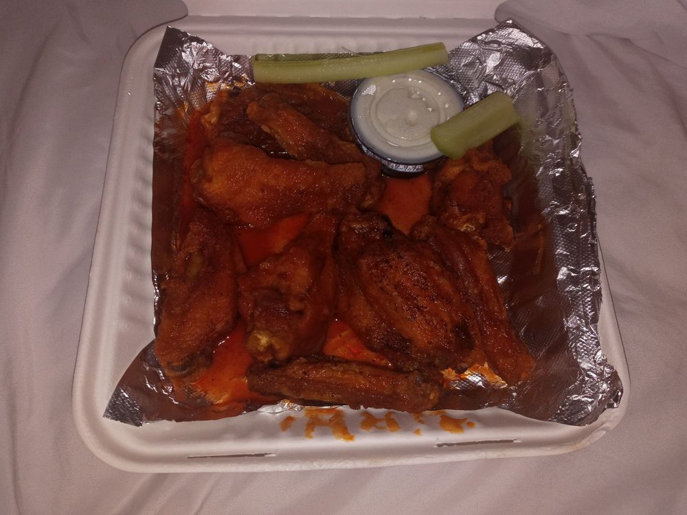 Woody's Bar And Grille
