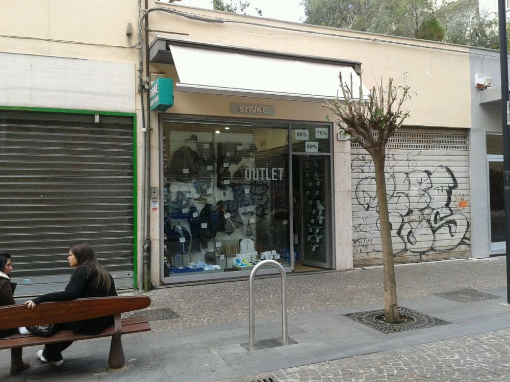 Strike Outlet Outlet Stores Piazza San Vitale 32, Naples, Napoli