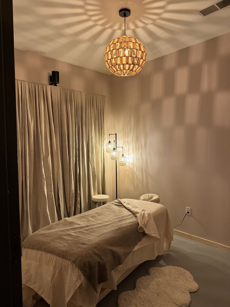 Silent Moment Massage