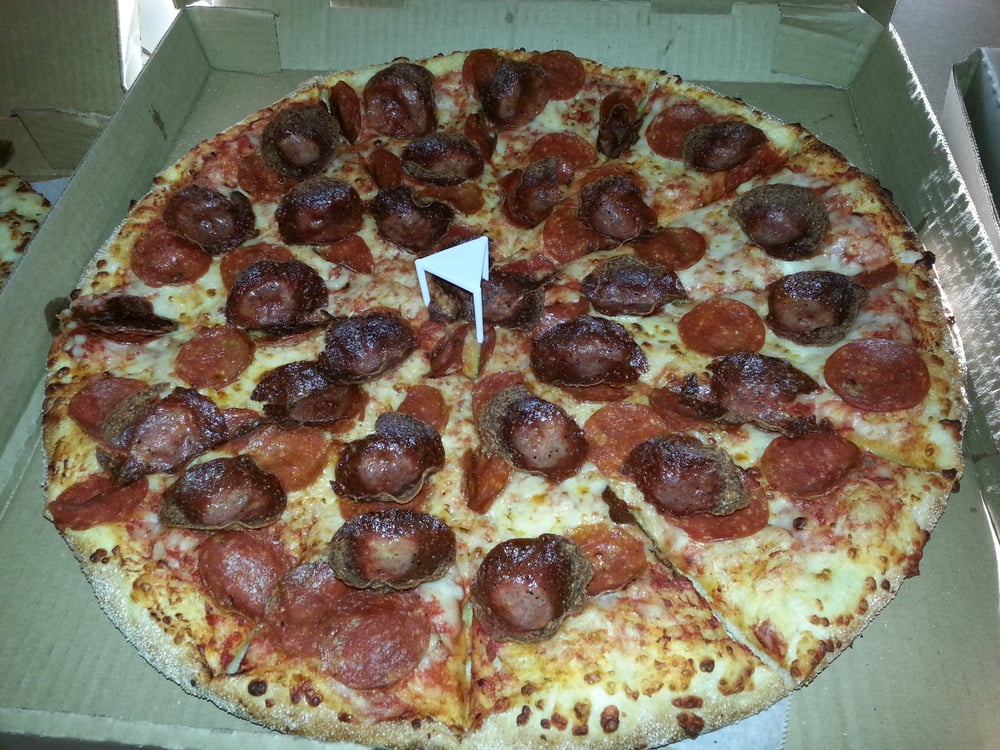 [homemade] Pepperoni Pizza! (pepperoni are under the cheese) r/food