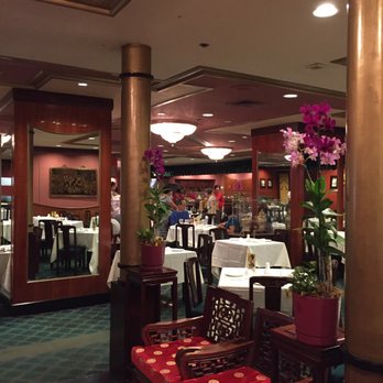 Royal Garden Chinese Restaurant Closed 766 Photos 322 Reviews Photo Of Royal Garden Chinese Restaurant Honolulu Hi United States Upon Walking
