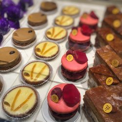 pierre hermé 784 photos