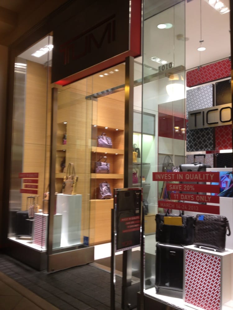 tumi santana row