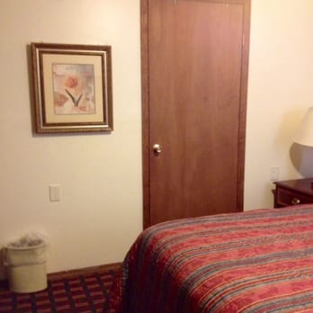 Cedar Hill Motel Hotels 838 W Main St Hillsboro Oh Phone Photo Of Cedar Hill Motel Hillsboro Oh United States Bathroom Door