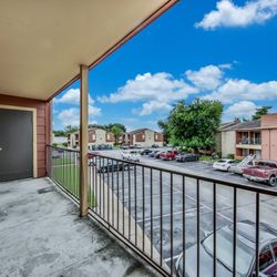 Bankside Village Apartments Contact Agent 6425 Photo Of Bankside Village Apartments Houston Tx United States Balcony