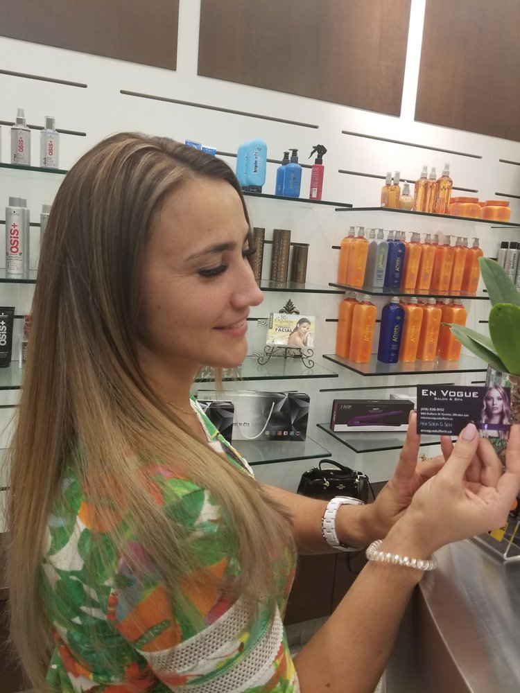 En Vogue Salon and Spa