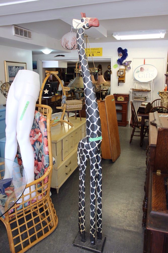 Lisa's Upscale Garage Sale