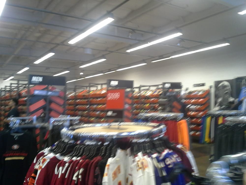 Nike in san leandro Dec 02, · The Nike Factory Store is great for the bargain shoppers. Get in on the past season products and find some great gets. This one in the Great Mall is a very good size/5().