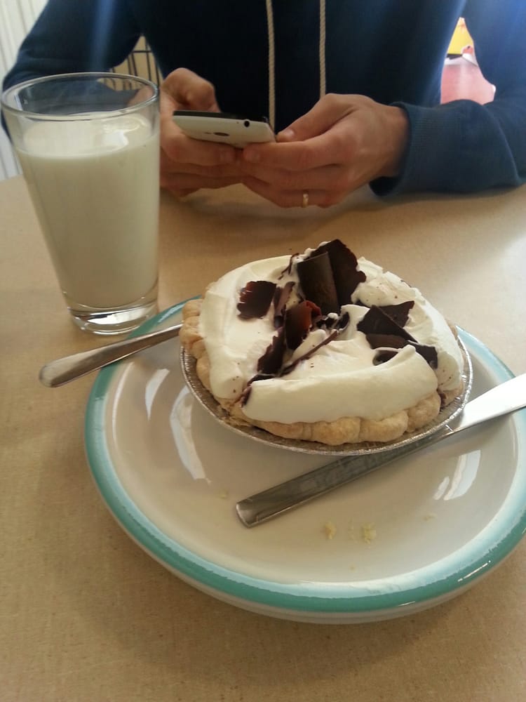 Hoosier Mama Chocolate Cream Pie Hoosier Mama Chocolate Cream Pie