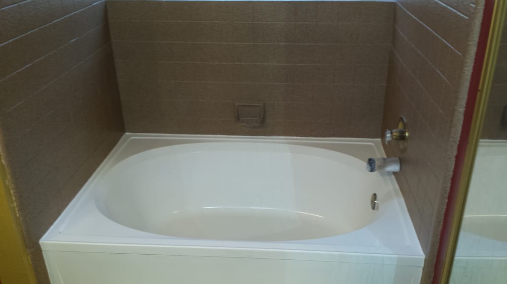 Like-new Tub & Tile