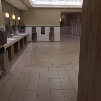 Outlets At Traverse Mountain 84 Photos 52 Reviews Outlet Photo Of Outlets At Traverse Mountain Lehi Ut United States Very Nice