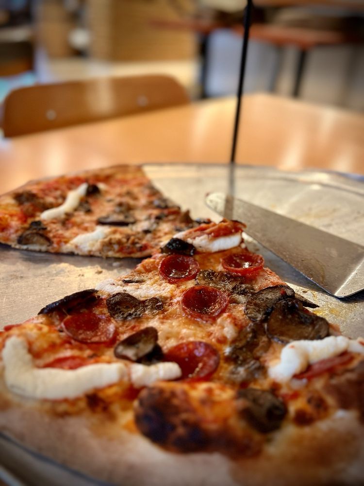 Dylan’s Coal Oven Pizzeria