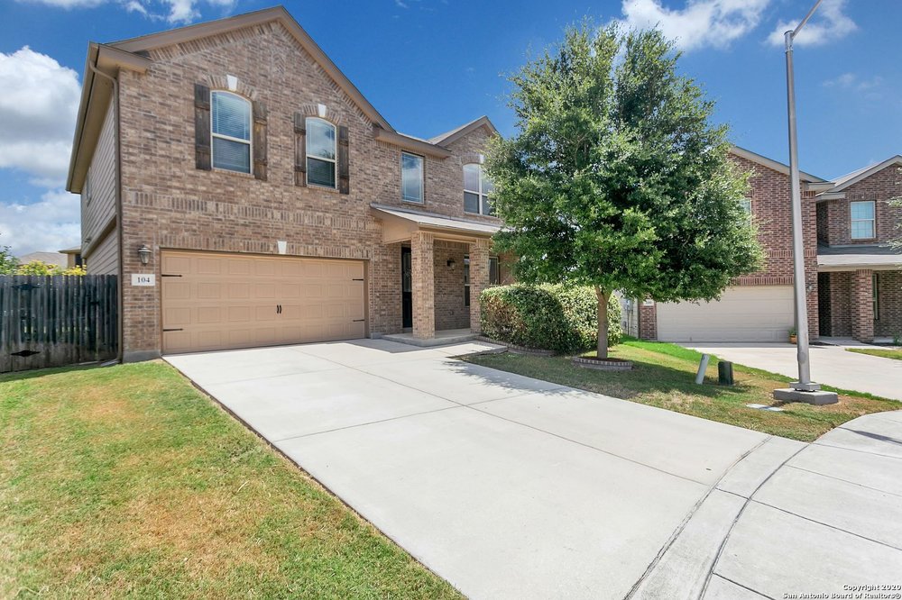 Brianna Jones - eXp Realty