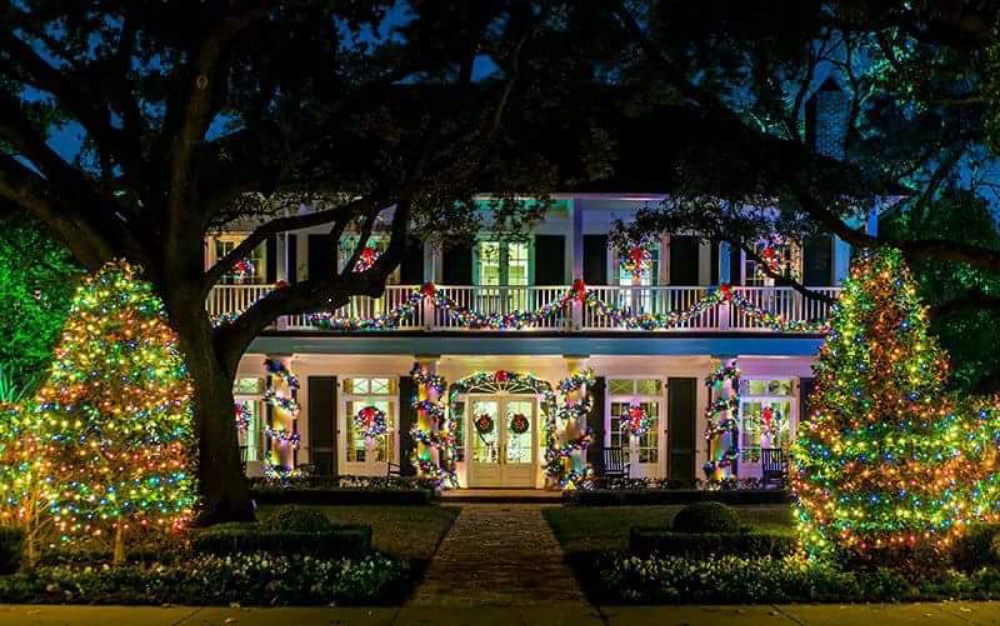 Highland Park Christmas Light Tours With Four Winds Carriage Company Photo of Four Winds Carriage Company - Dallas, TX, United States. Highland Park - Highland Park Christmas Light Tours With Four Winds Carriage Company