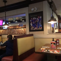 99 Restaurants 17 Photos 25 Reviews Pubs 34 Topsham Fair Photo Of 99 Restaurants Topsham Me United States Dining Area