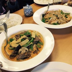 Aroy Thai Restaurant 13 Photos 28 Reviews 11221 Photo Of Aroy Thai Restaurant Allendale Mi United States Gang Gai