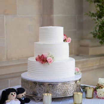 King Hawaiian Wedding Cake 5000 Simple Cakes Photo Of King S Hawaiian Bakery Restaurant Torrance Ca United States My