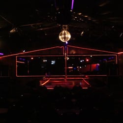 Thick busty chick fucks a huge brutal blue dildo Paris tx strip club