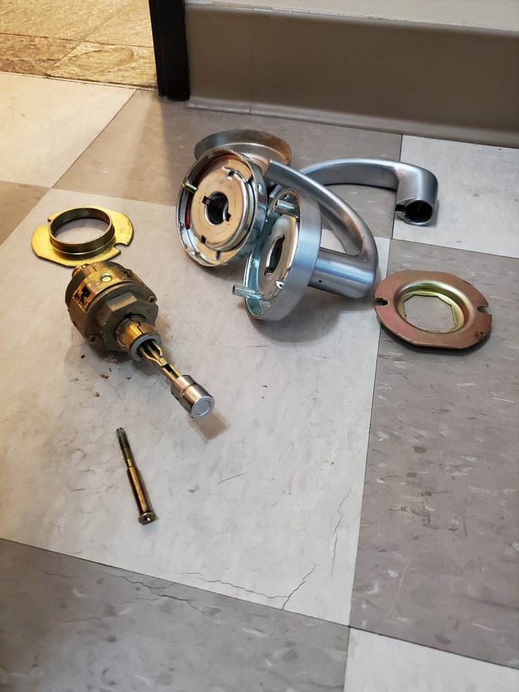 Keys & Locksmith Corona