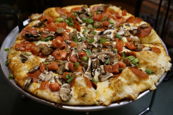 Round Table Pizza Order Food Online 73 Photos 107