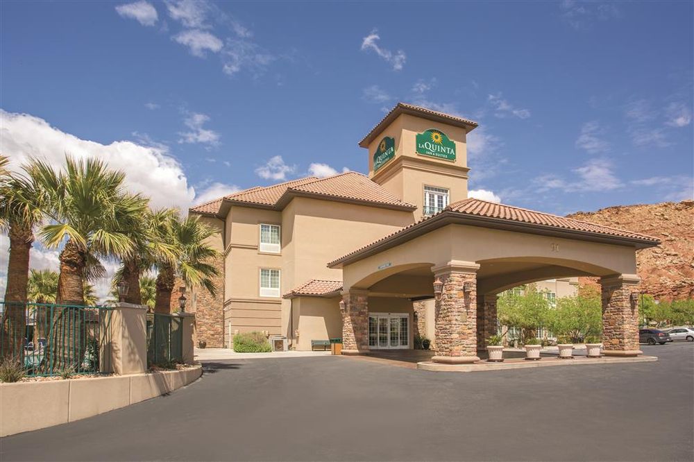 La Quinta Inn & Suites St. 108 Photos & 118 Reviews Hotels 91 East 2680 South