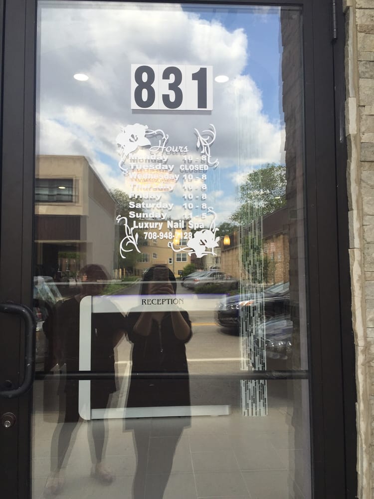 Luxury Nail Spa 15 Photos Nail Salons 831 S Oak Park Ave Oak