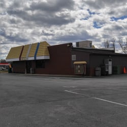 Burger S Shake Cream American Traditional 104 Lusardi Dr Photo Of Burger S Shake Cream Brookneal Va United States Outside View