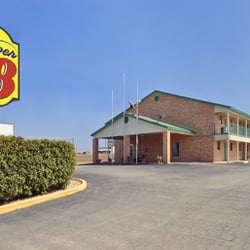 Super 8 Pleasanton Hotels 1913 West Oaklawn Tx Photo Of Super 8 Pleasanton Tx United States