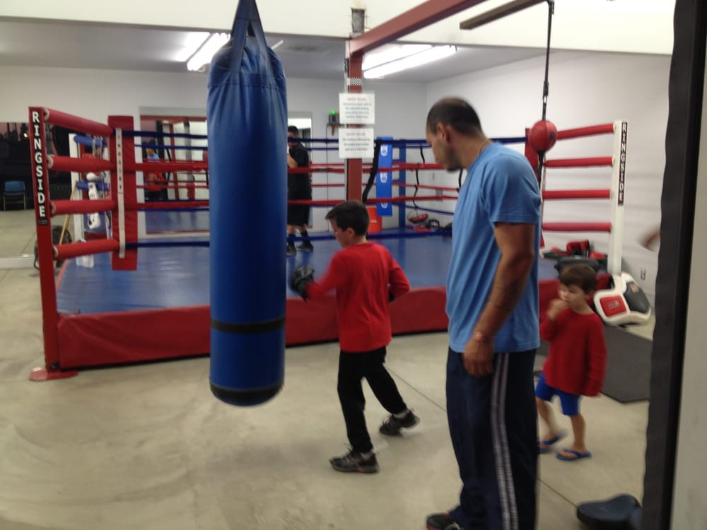 Hill Street Boxing Gym 16 Photos Trainers 1201 E HIll St, Signal Hill, CA Phone Number