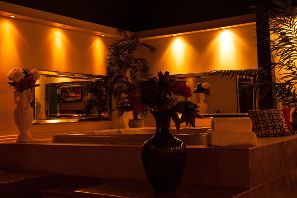 Salon Fantaisies 12 Photos Massage érotique 2944 Boulevard