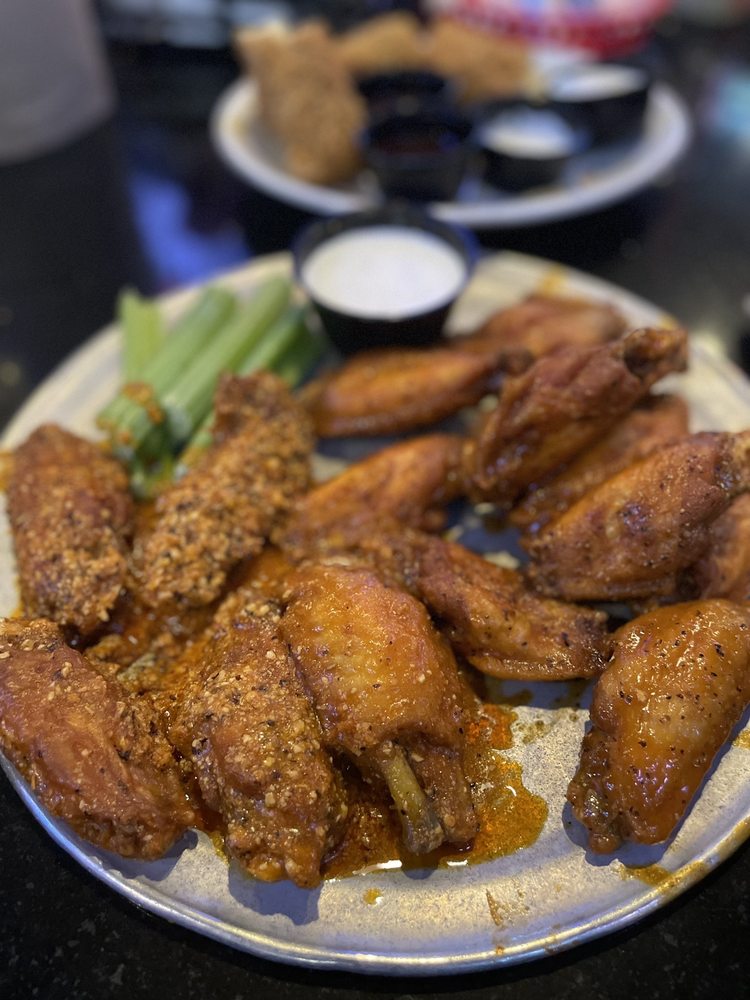 Pluckers Wing Bar - Arlington