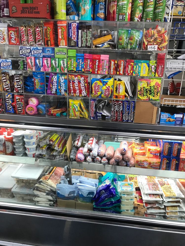 Puchu's Grocery and Deli